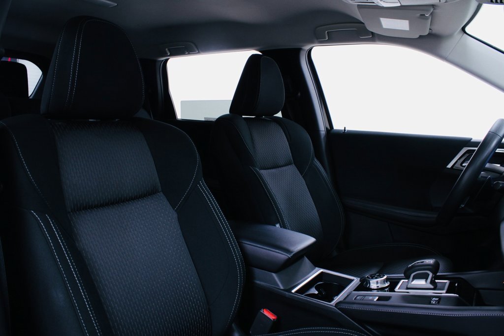 Used 2024 Mitsubishi Outlander ES image 27