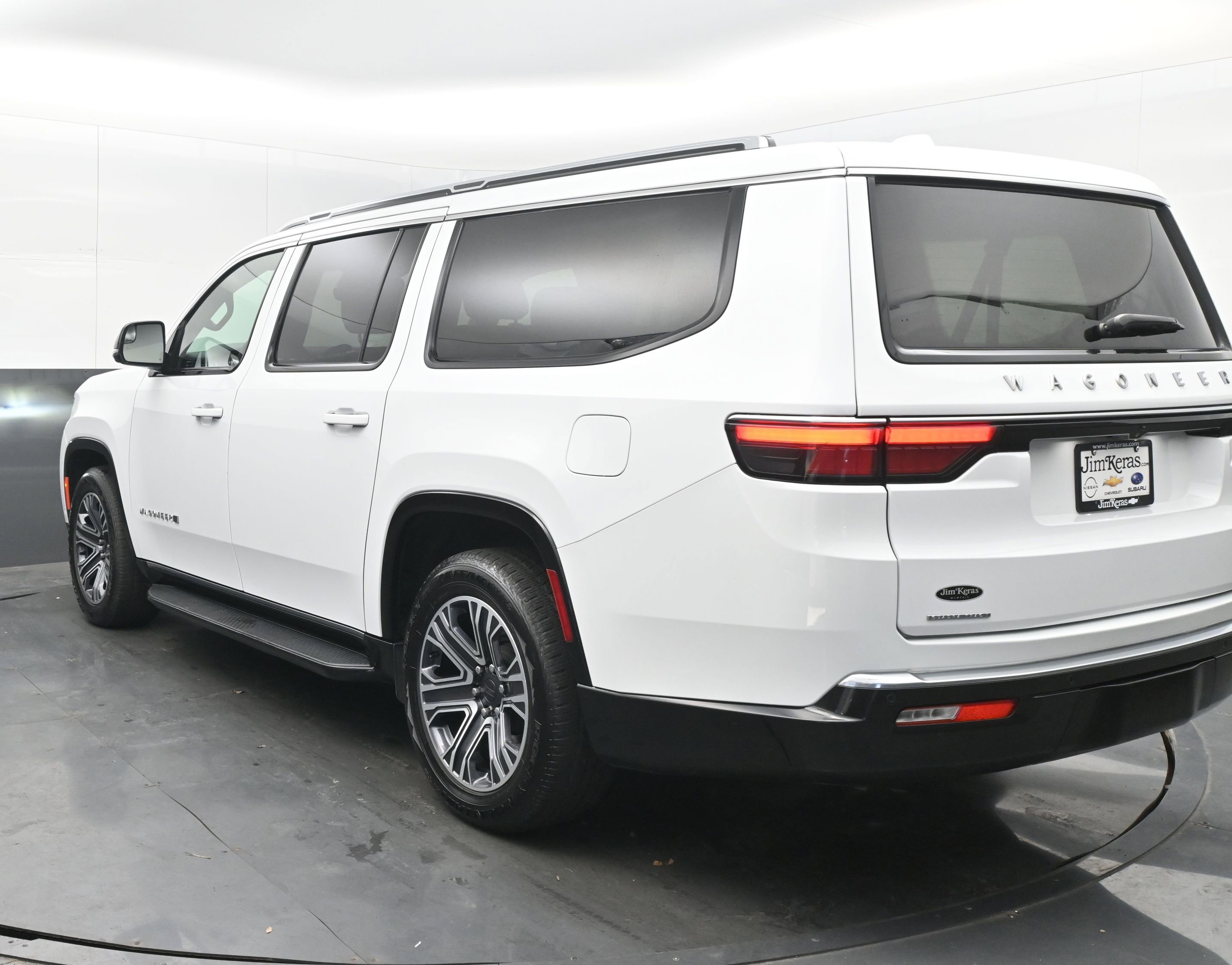 Used 2023 Jeep Wagoneer L Series II image 8