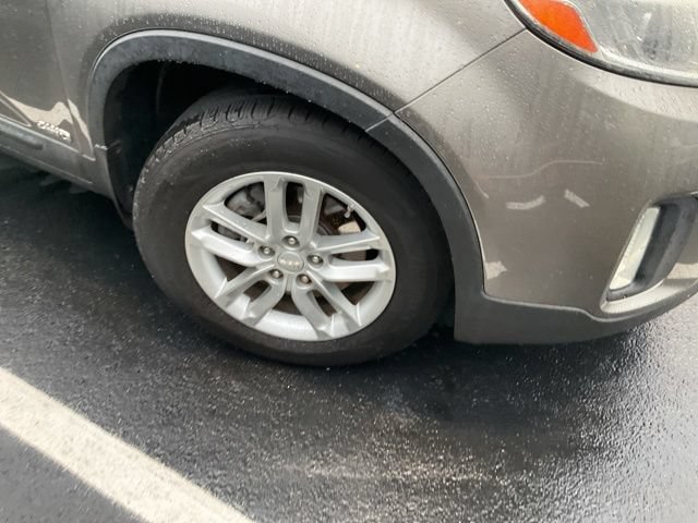Used 2014 Kia Sorento LX AWD/4WD image 2