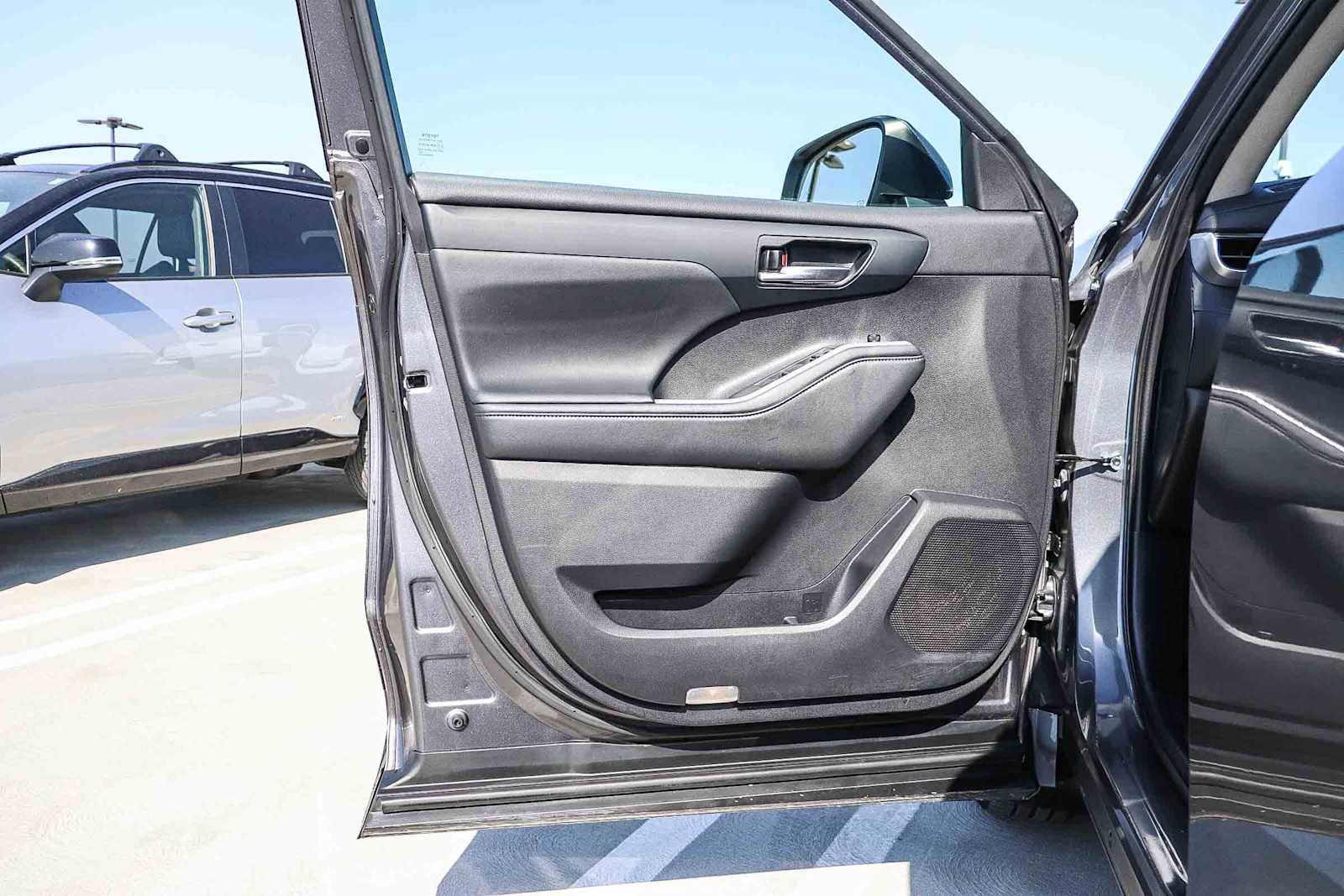 Used 2021 Toyota Highlander XLE image 24