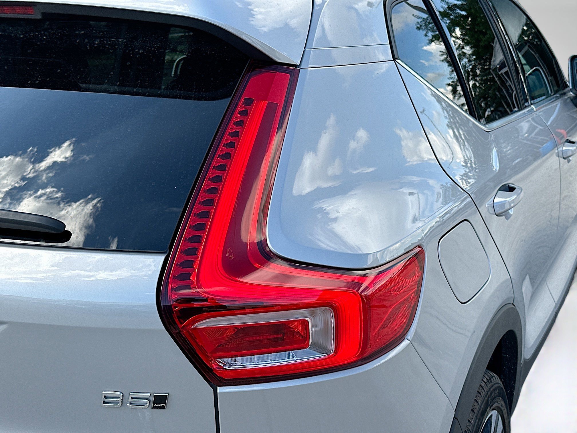 Used 2023 Volvo XC40 B5 Ultimate w/ Protection Package Premier image 28