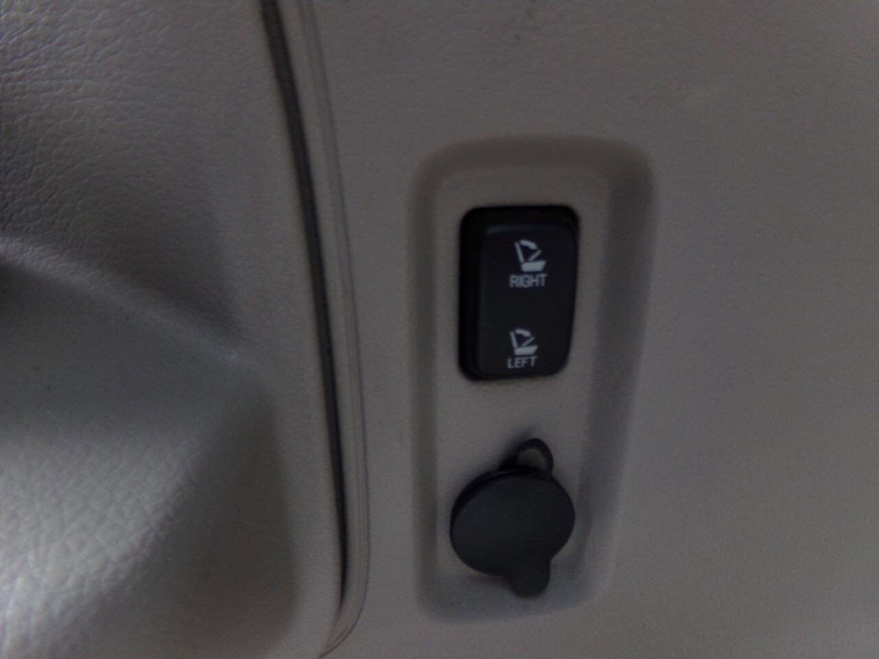 Used 2012 Lincoln MKX FWD image 25