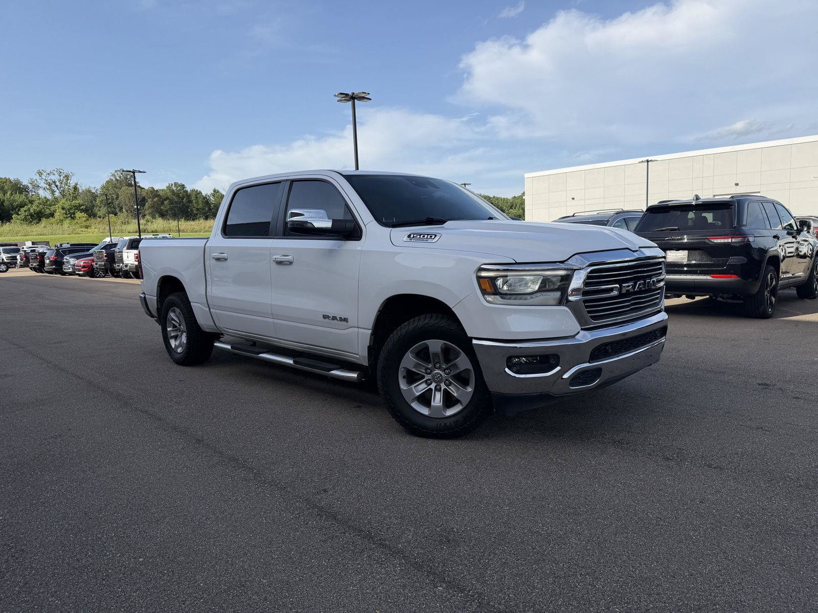 Used 2023 RAM 1500 Laramie AWD/4WD image 3