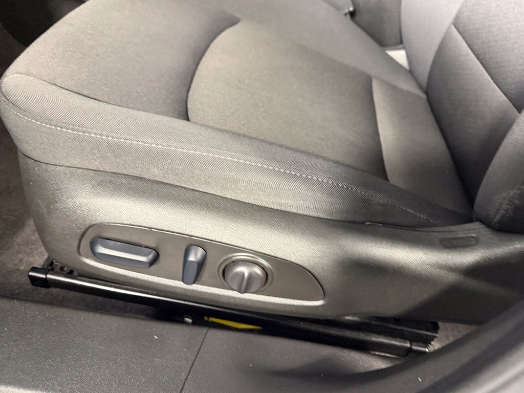 Used 2025 Chevrolet Malibu RS FWD image 24