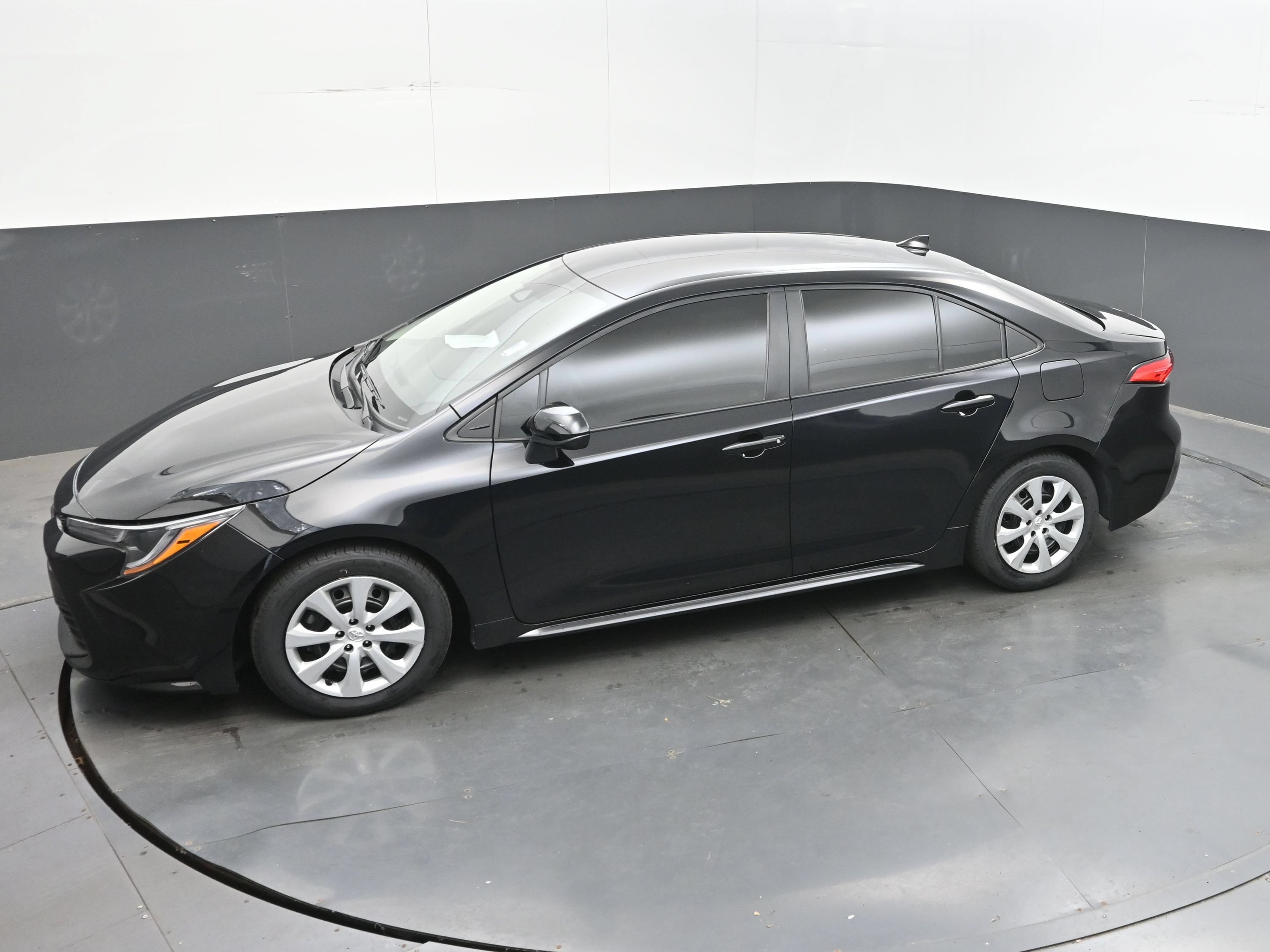 Used 2025 Toyota Corolla LE FWD image 34