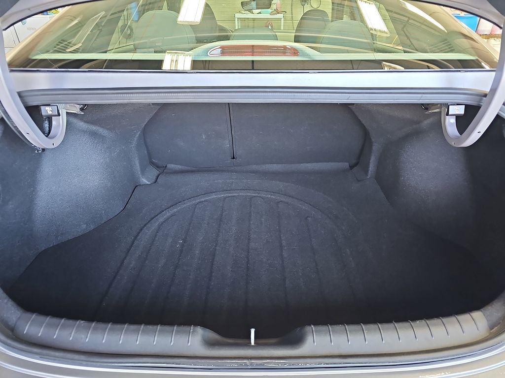 Used 2025 Hyundai Elantra SEL image 12