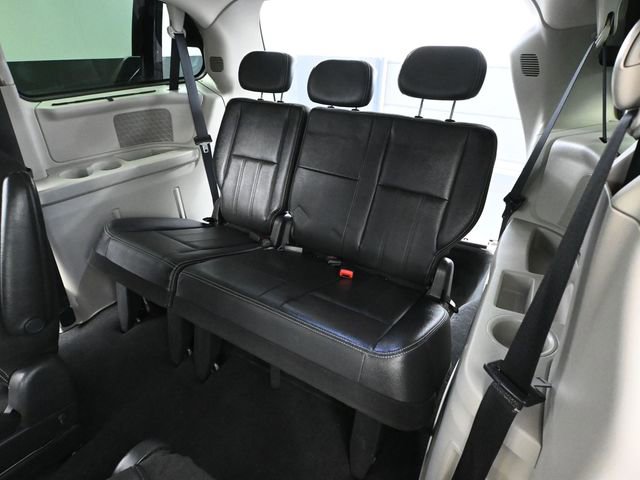 Used 2010 Chrysler Town & Country Touring Plus image 32