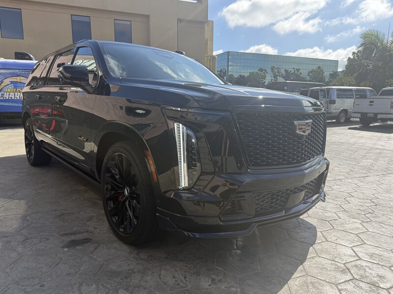 Used 2026 Cadillac Escalade ESV V AWD/4WD image 4