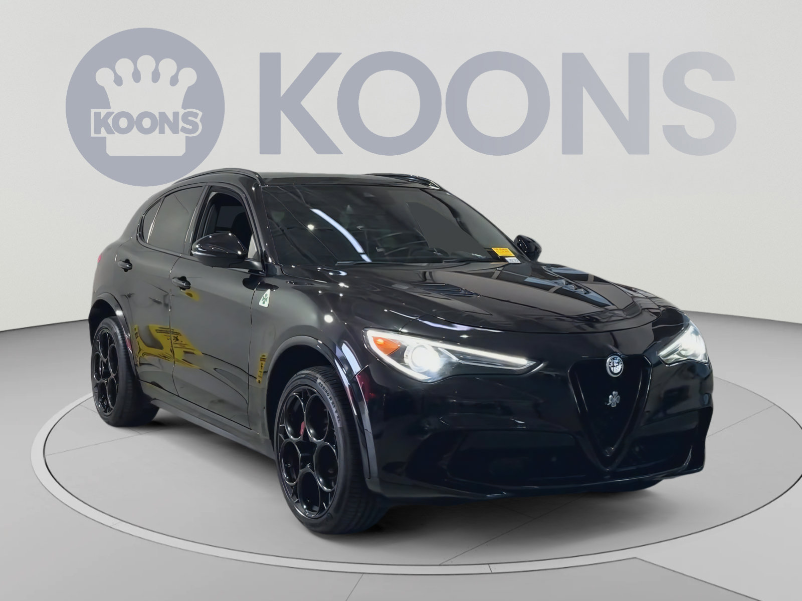 Used 2022 Alfa Romeo Stelvio Quadrifoglio w/ Active Assist Plus Package AWD/4WD image 4