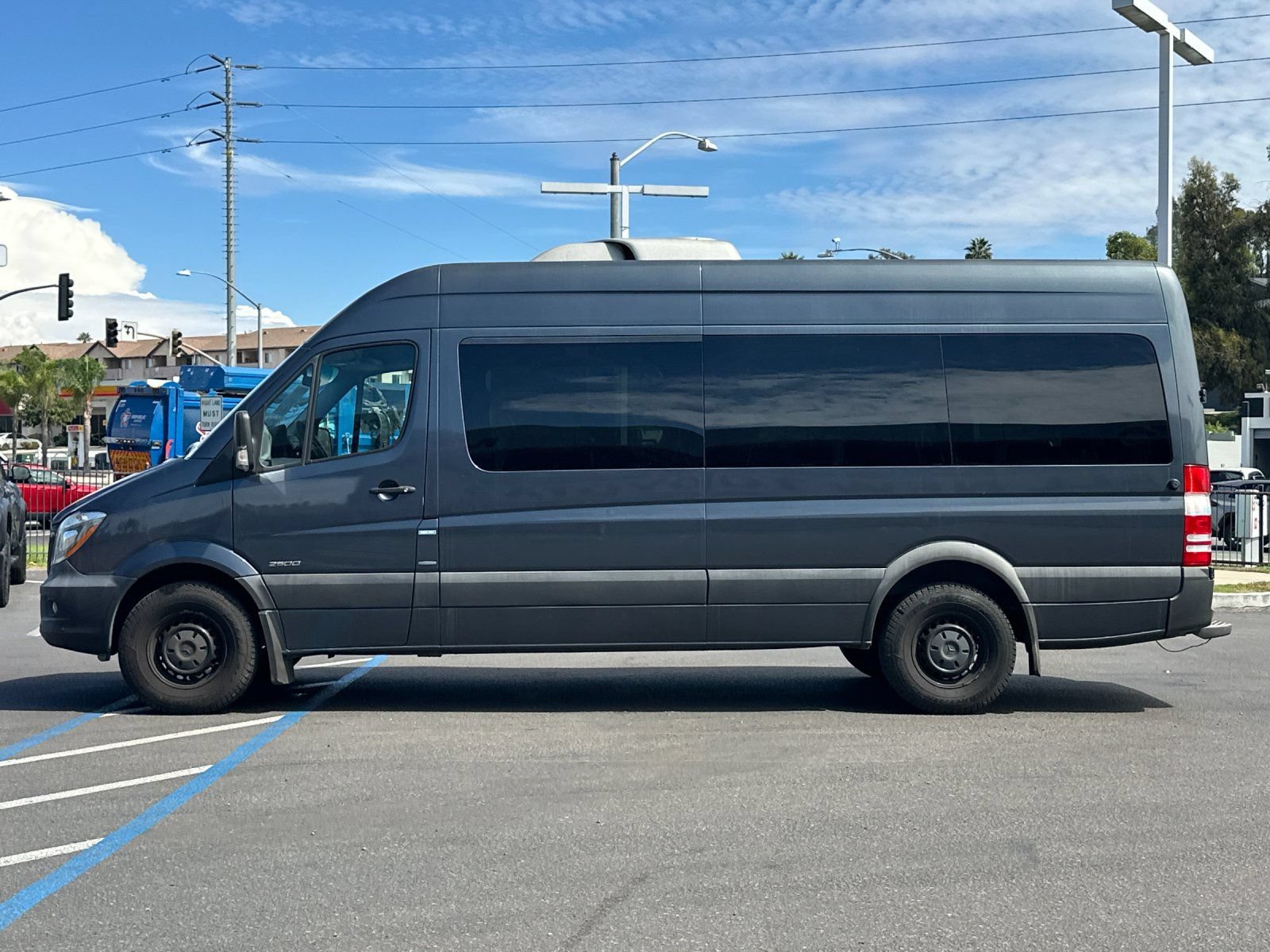 Used 2015 Mercedes-Benz Sprinter 2500 image 2