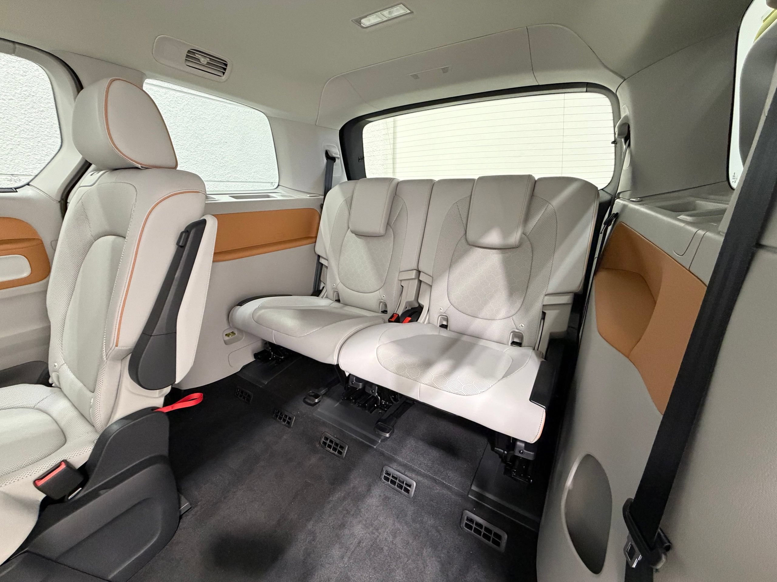New 2025 Volkswagen ID. Buzz Pro S Plus AWD/4WD image 23