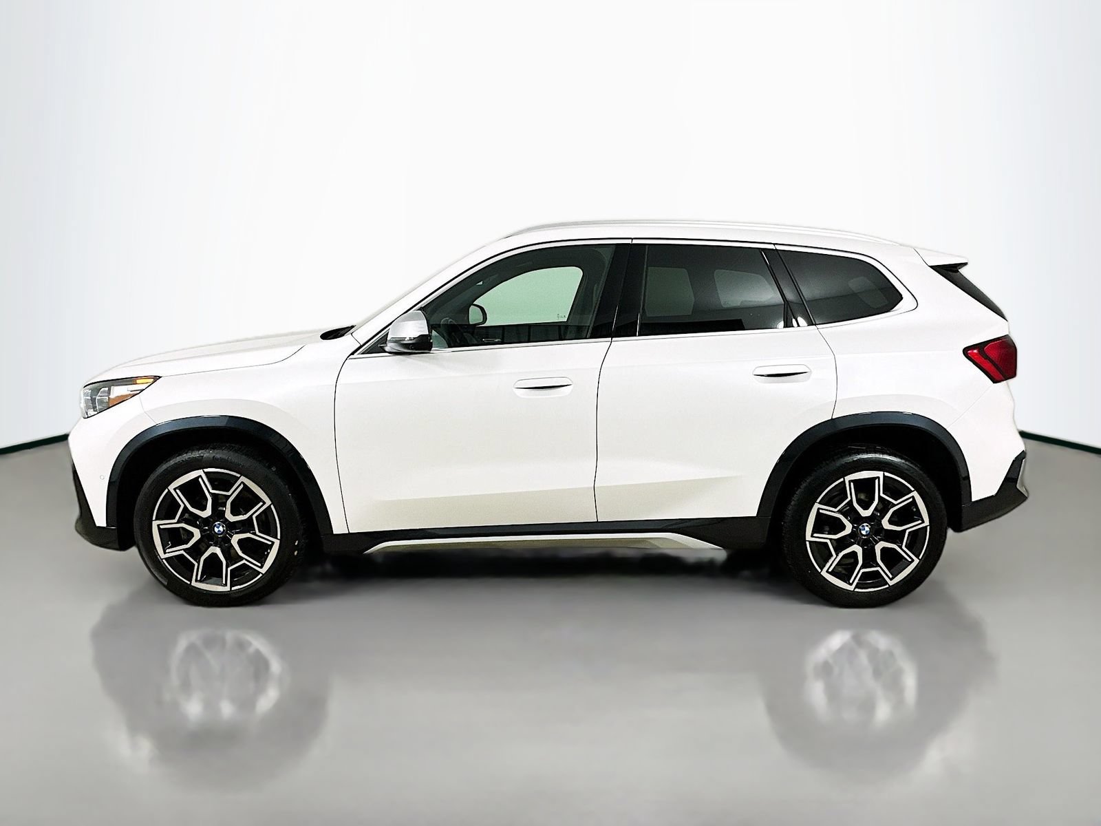 Used 2023 BMW X1 xDrive28i w/ Premium Package AWD/4WD image 8