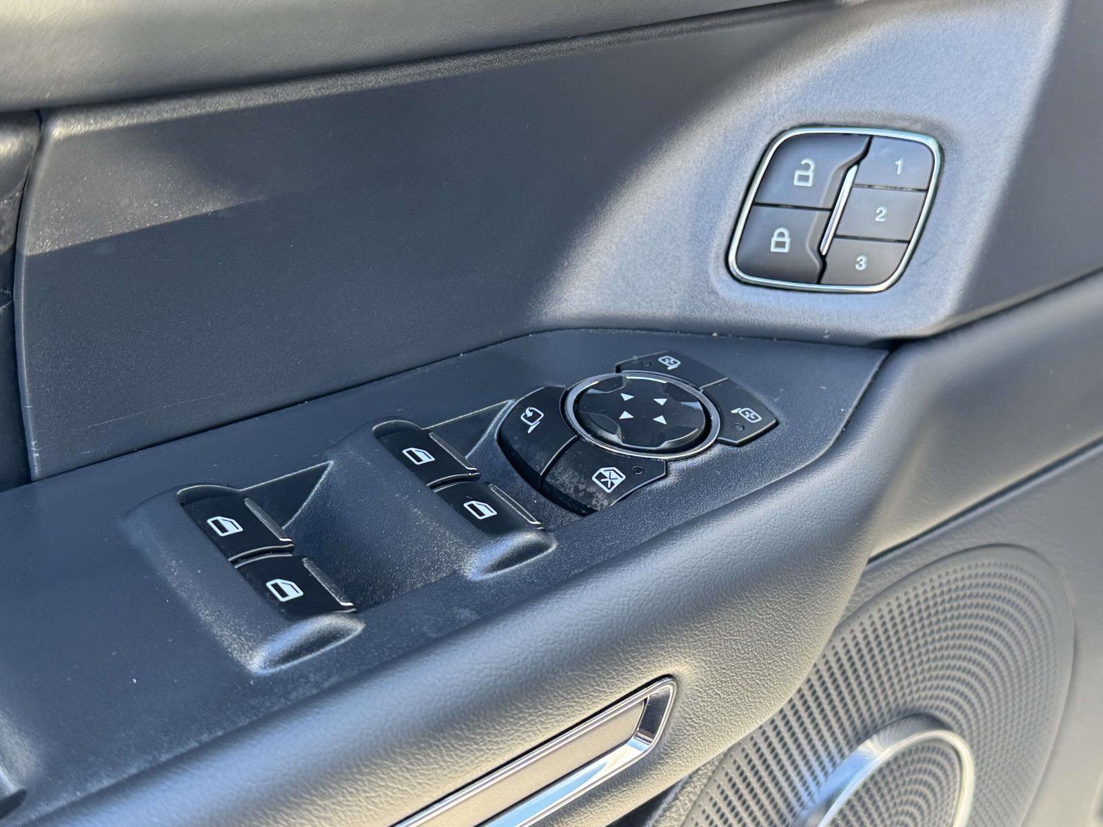 Used 2024 Ford Expedition Platinum image 17