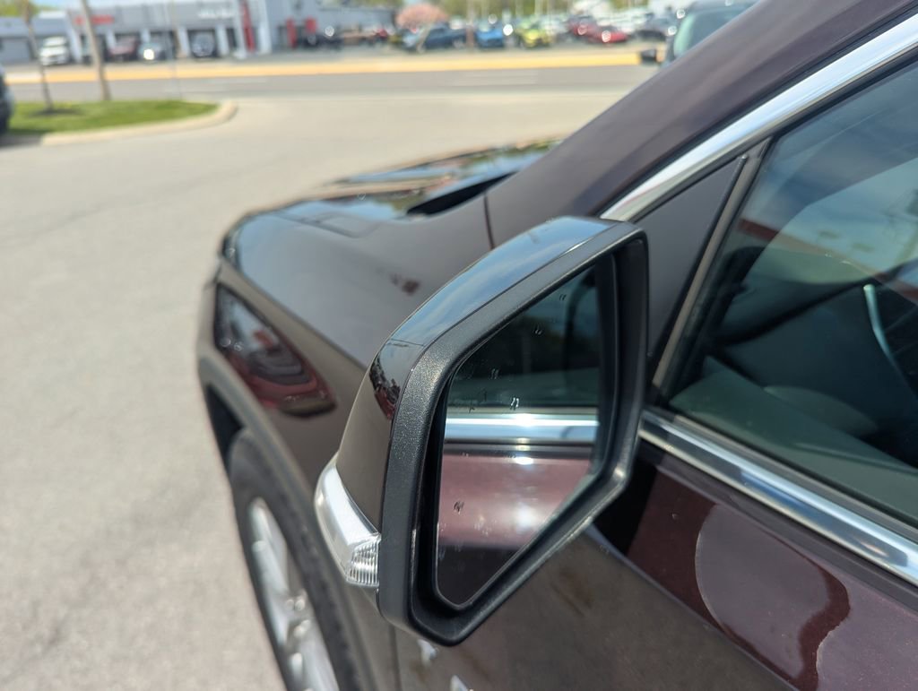 Used 2022 Chevrolet Traverse LT image 47