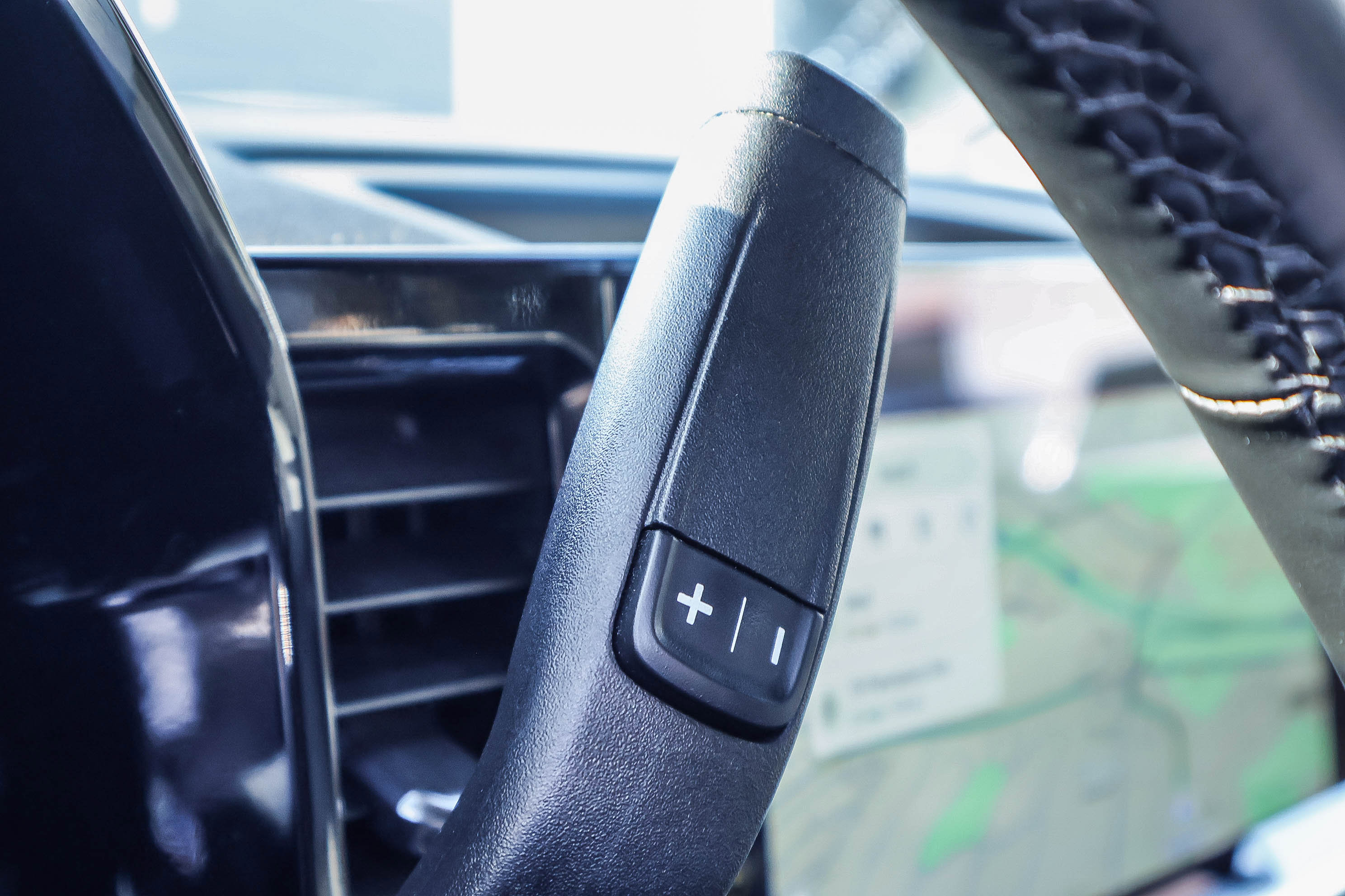 Certified 2025 GMC Sierra 1500 SLT image 11