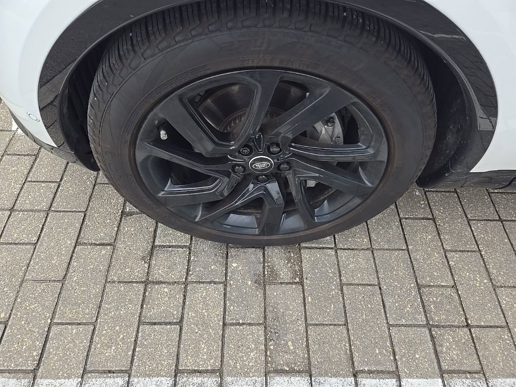 Used 2025 Land Rover Discovery Dynamic SE image 10