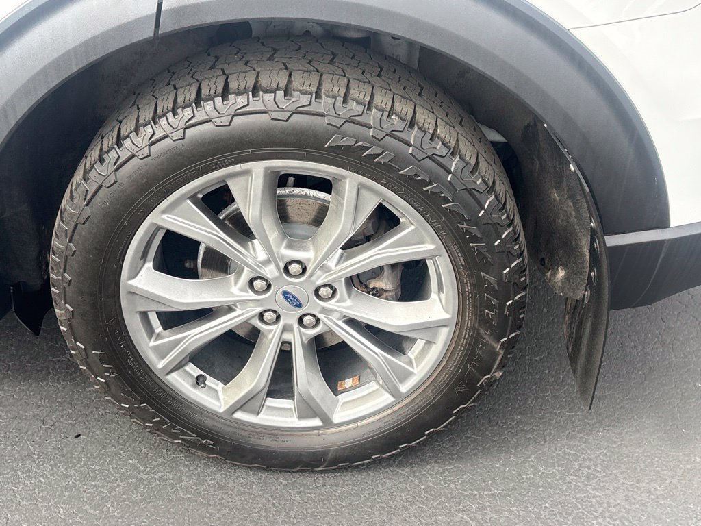 Used 2020 Ford Explorer XLT w/ Equipment Group 202A AWD/4WD image 10