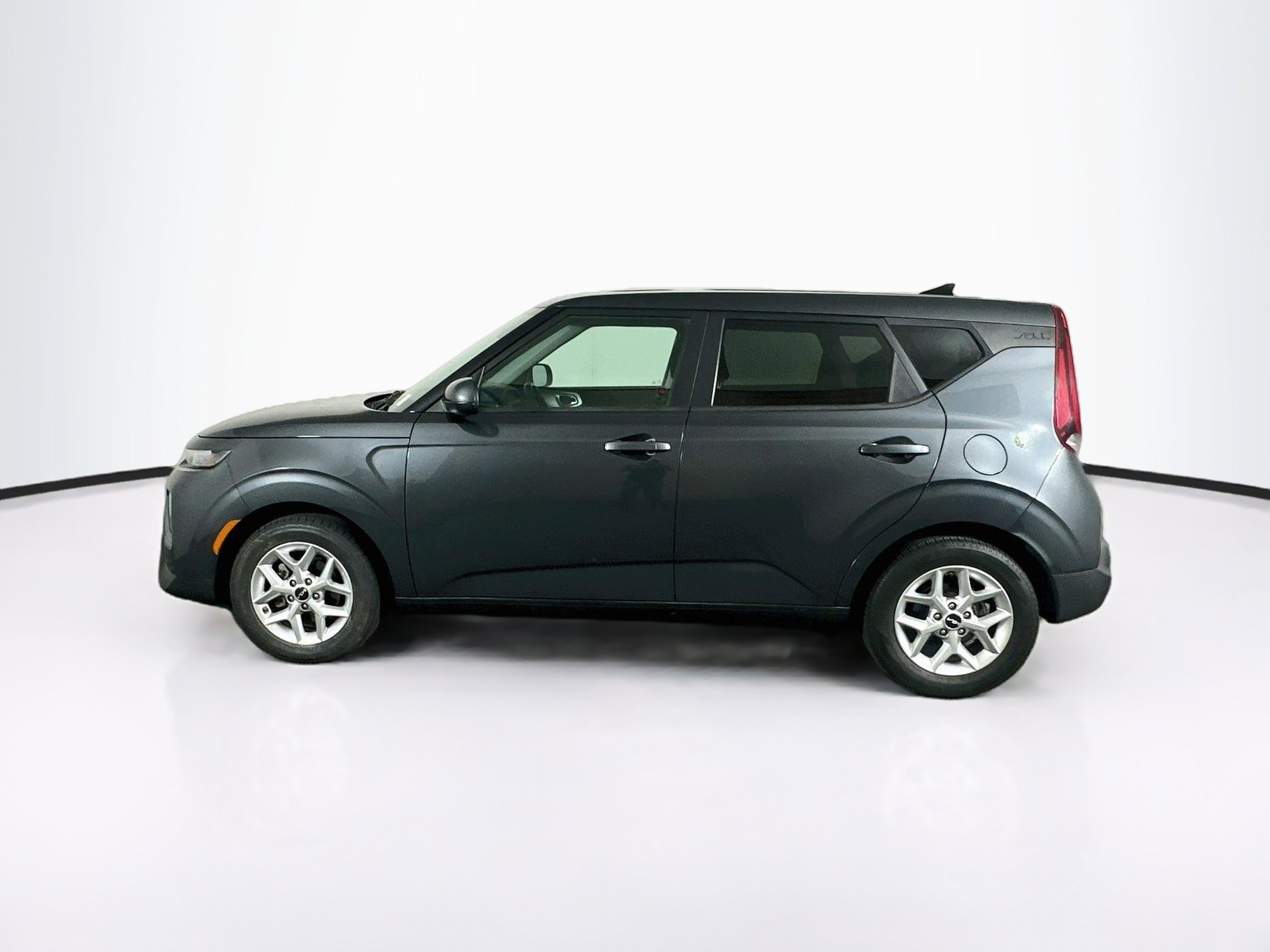 Used 2022 Kia Soul LX w/ Technology Package FWD image 4
