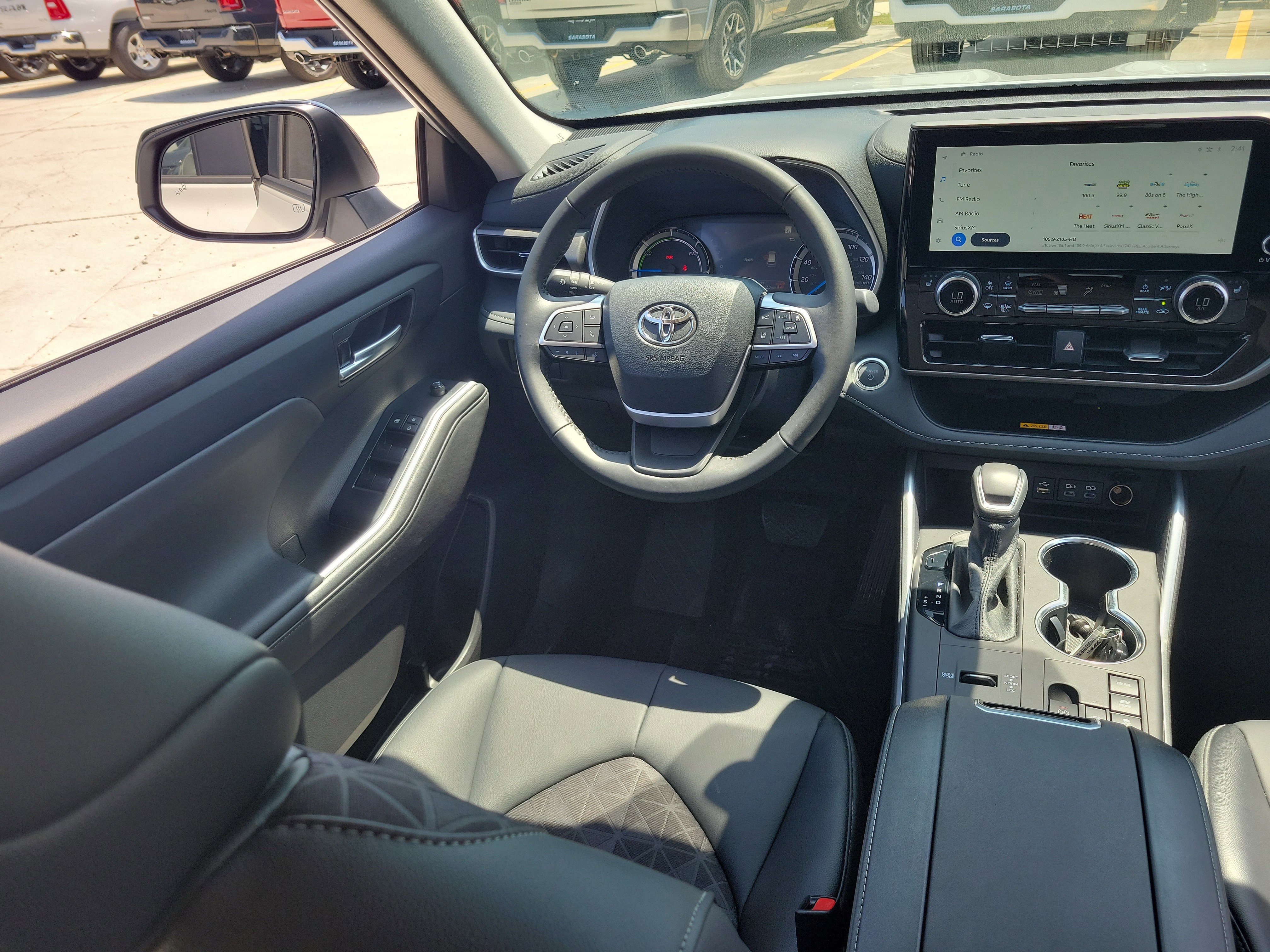 Used 2025 Toyota Highlander XLE AWD/4WD image 17