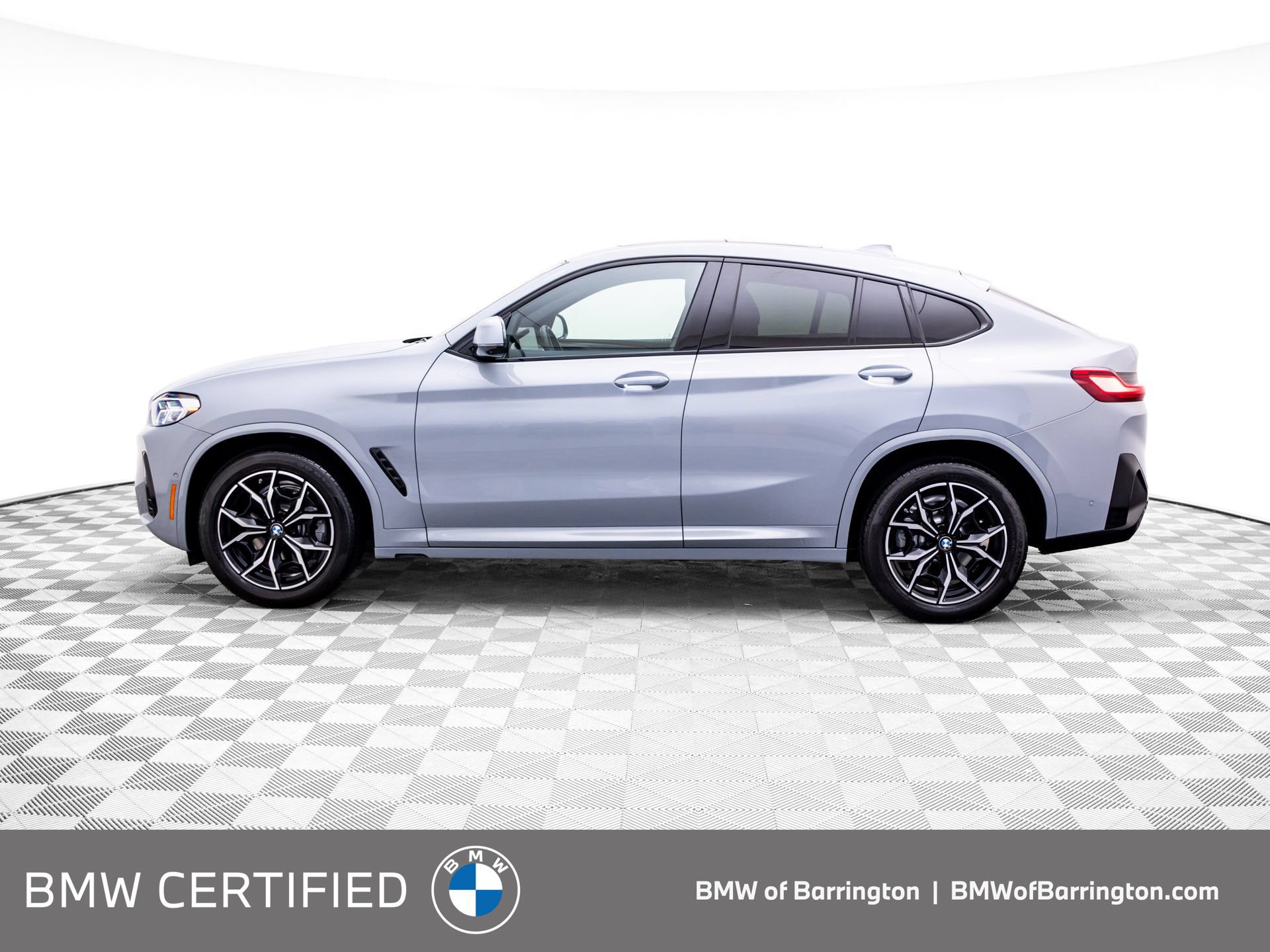 Used 2025 BMW X4 xDrive30i w/ Premium Package AWD/4WD image 2