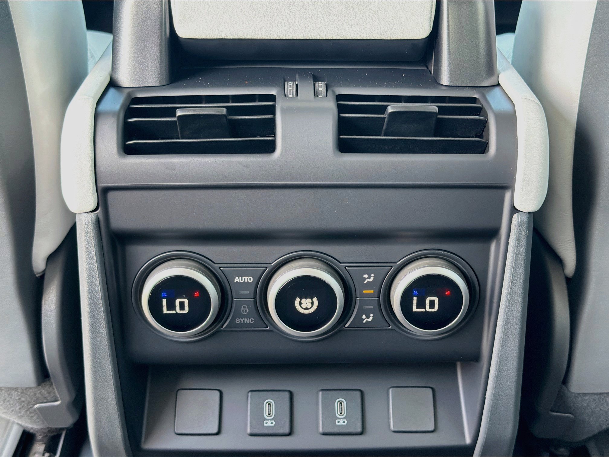 New 2026 Land Rover Defender 110 X-Dynamic SE AWD/4WD image 20