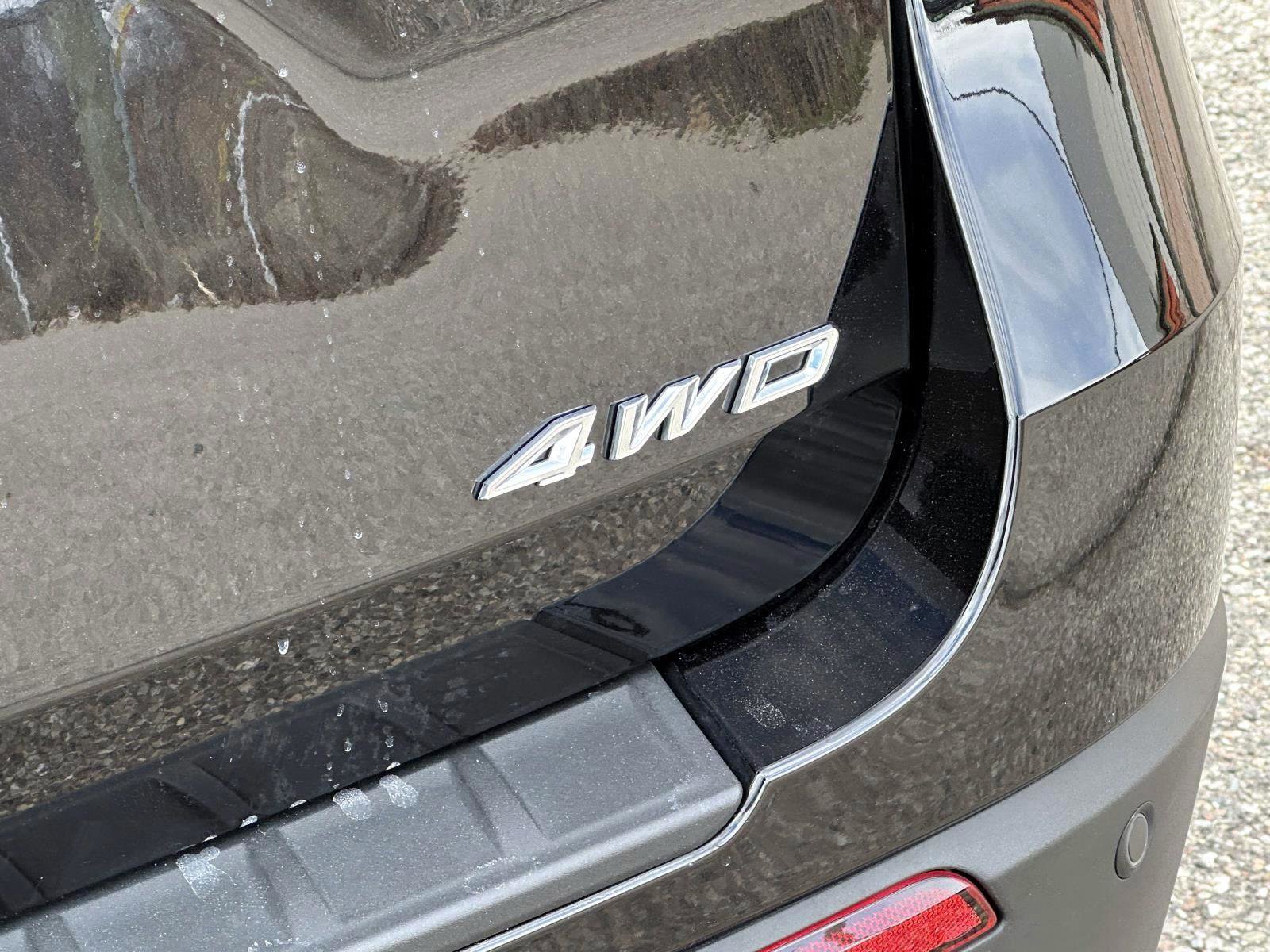 Used 2023 Ford Explorer XLT w/ Equipment Group 202A image 10