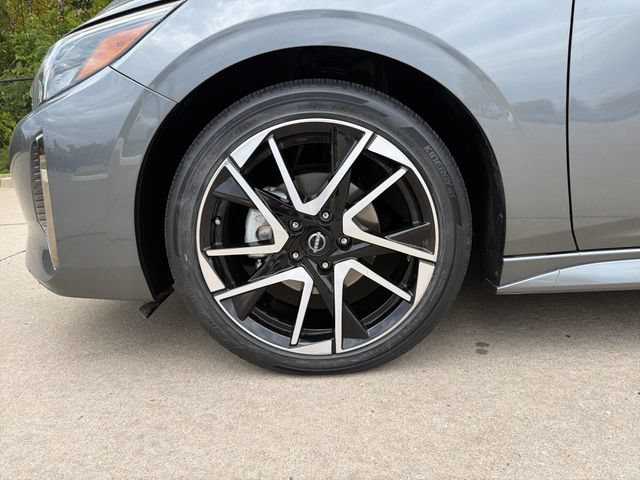 Used 2025 Nissan Sentra SR FWD image 9
