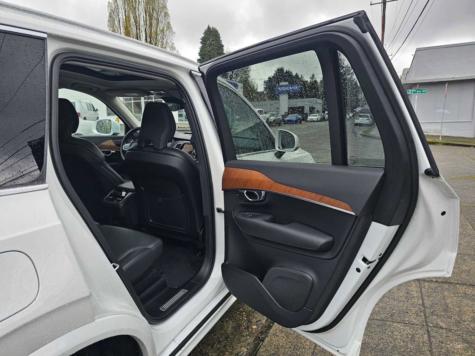 Used 2022 Volvo XC90 T6 Momentum w/ Advanced Package AWD/4WD image 13