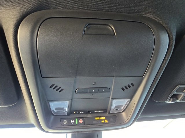 New 2025 Cadillac XT5 Luxury image 30