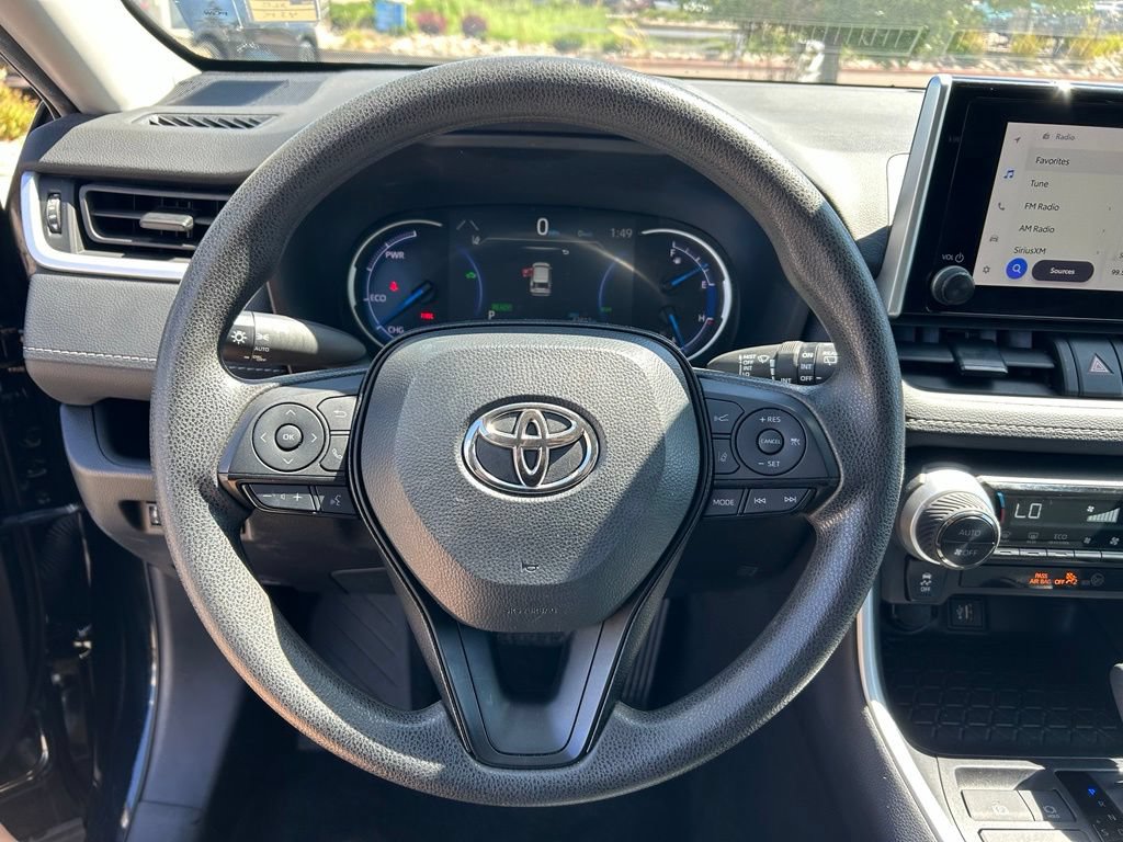 Used 2025 Toyota RAV4 XLE AWD/4WD image 10