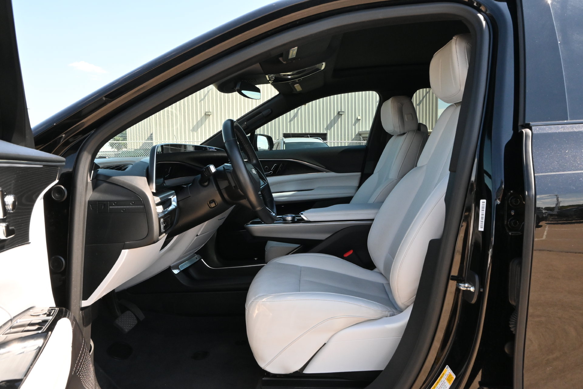 Certified 2024 Cadillac Lyriq Luxury AWD/4WD image 16