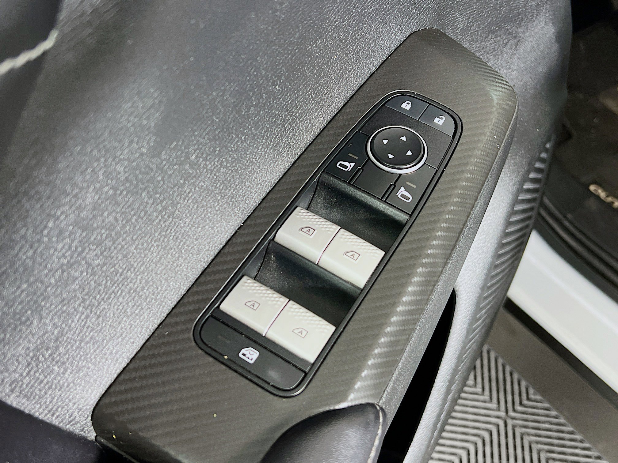 Used 2022 Mitsubishi Outlander SE image 19