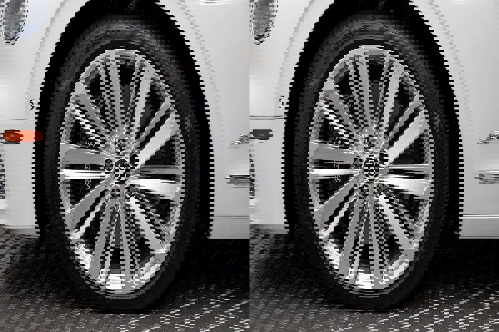 Used 2023 Bentley Flying Spur W12 image 8