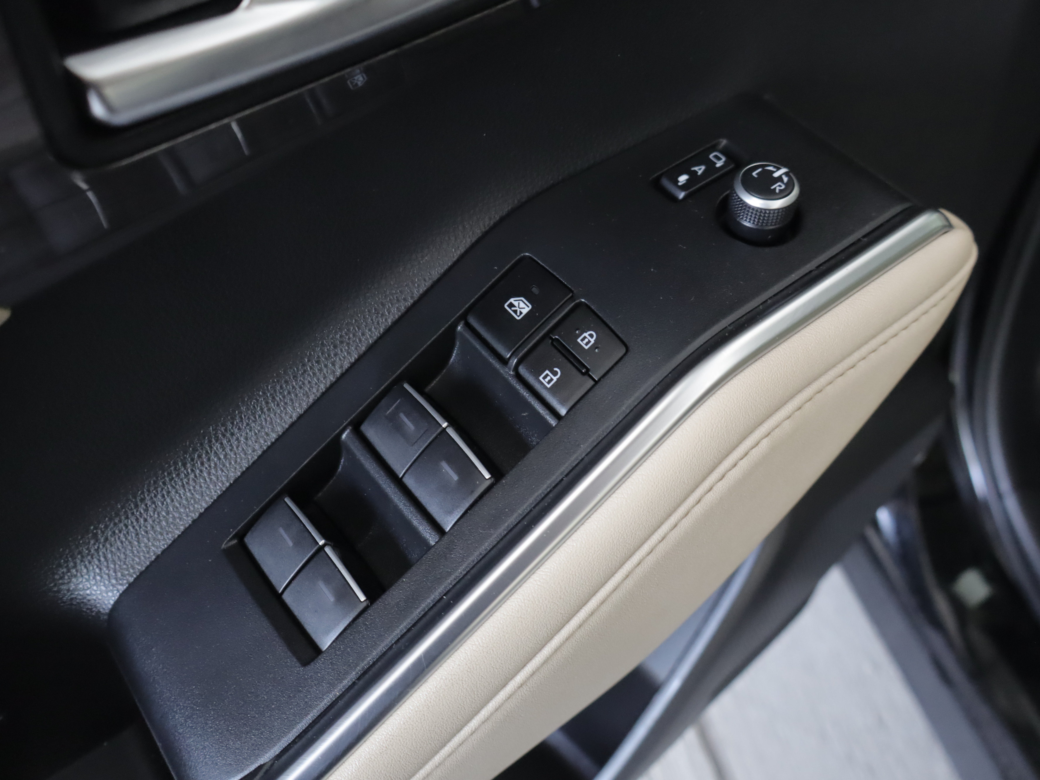 Used 2023 Toyota Highlander Limited AWD/4WD image 12