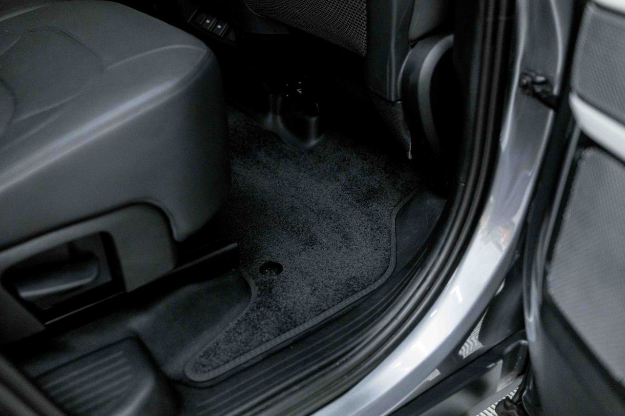 Used 2023 Land Rover Defender 130 SE image 50