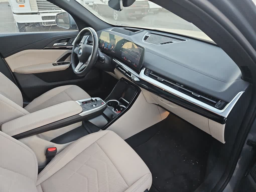 Used 2025 BMW X2 xDrive28i w/ Premium Package AWD/4WD image 11