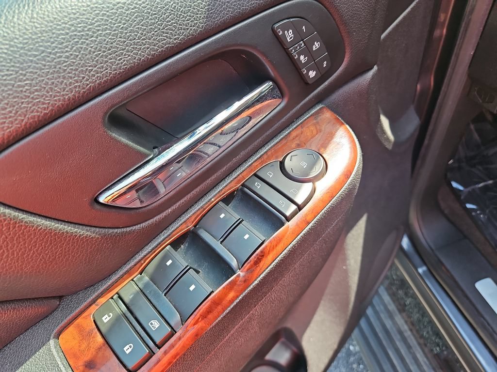 Used 2010 Chevrolet Suburban LTZ AWD/4WD image 12