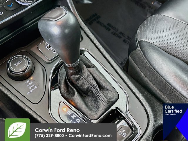 Used 2022 Jeep Cherokee Limited AWD/4WD image 19