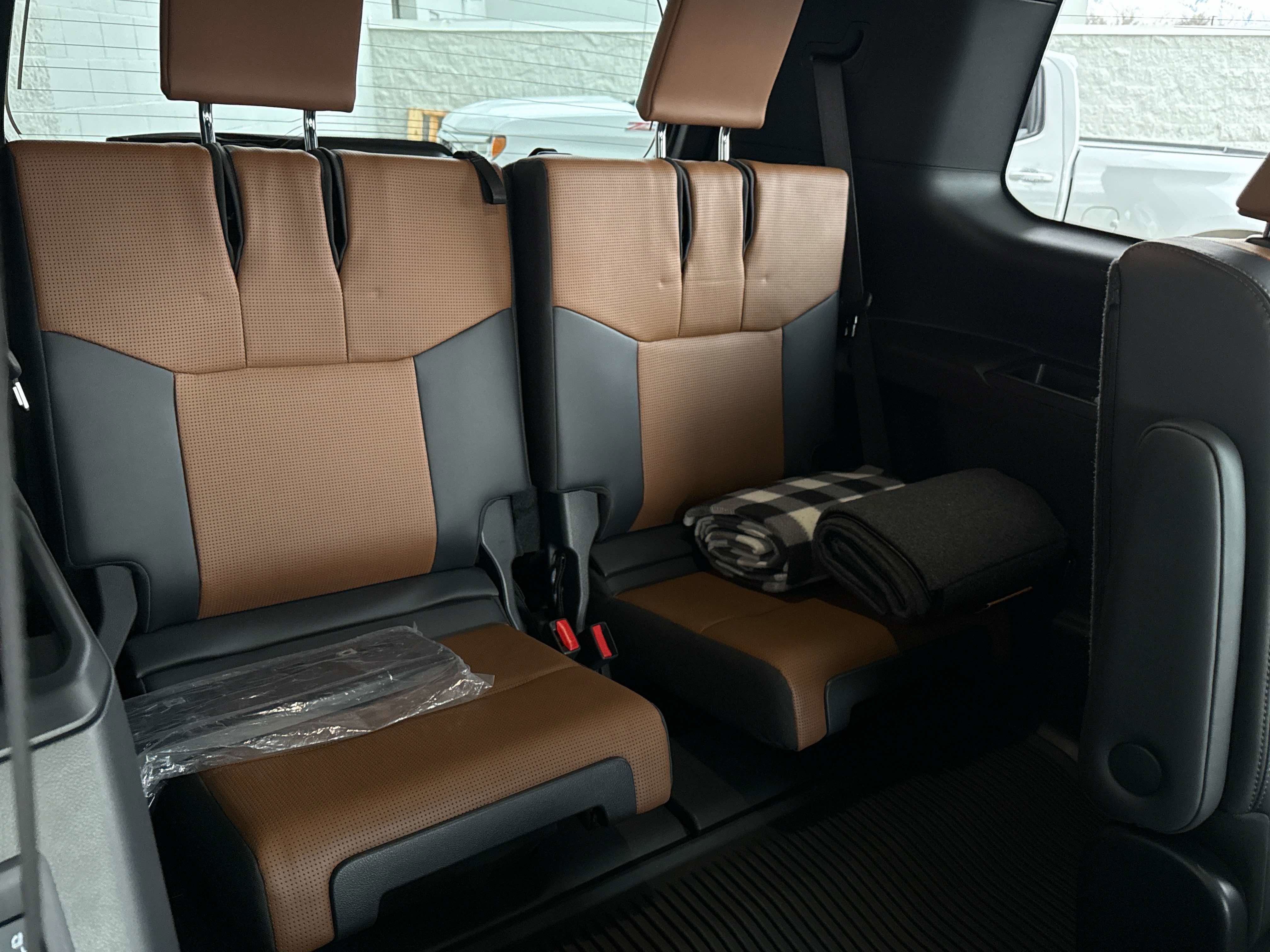 Used 2025 Lexus GX 550 w/ Accessory Package (2T) image 18