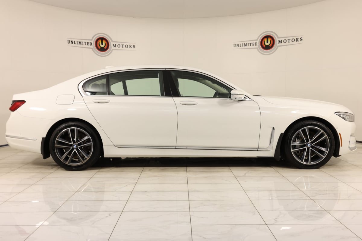 Used 2022 BMW 750i xDrive w/ Executive Package AWD/4WD image 2