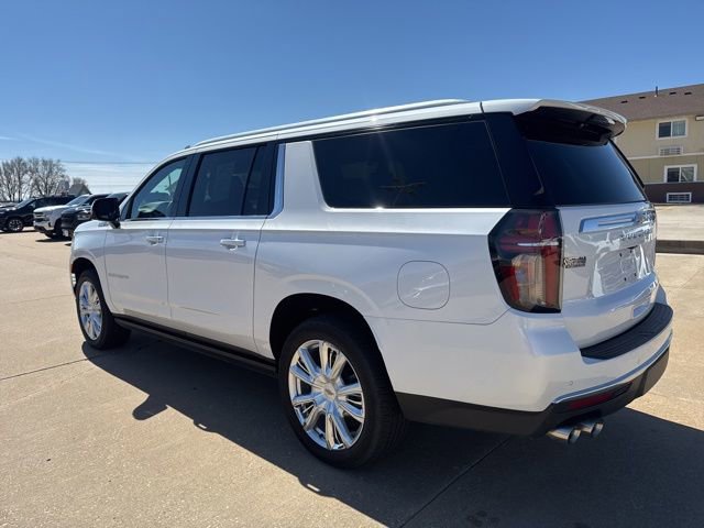 Used 2022 Chevrolet Suburban High Country image 5