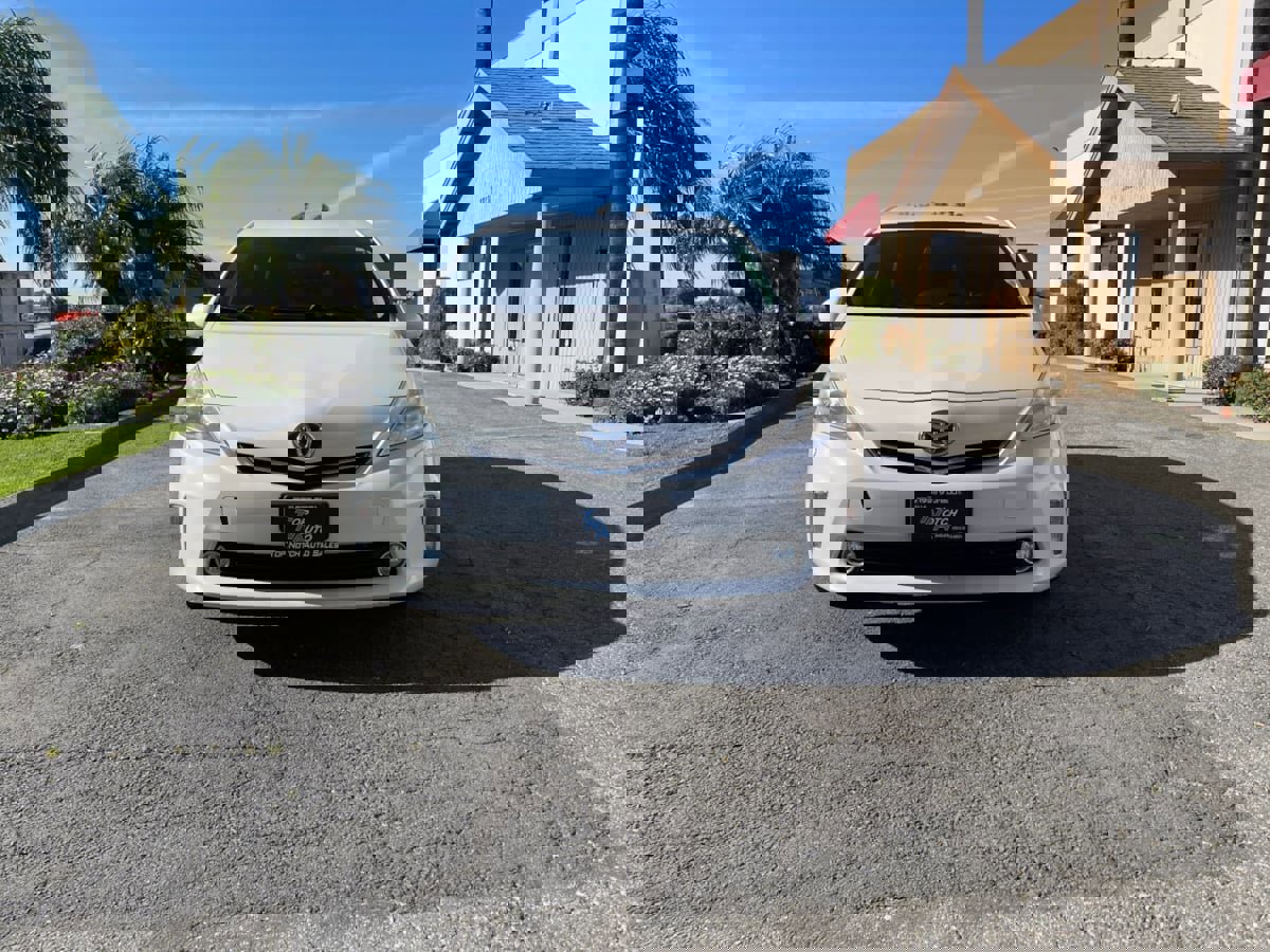 Used 2012 Toyota Prius V Five FWD image 2