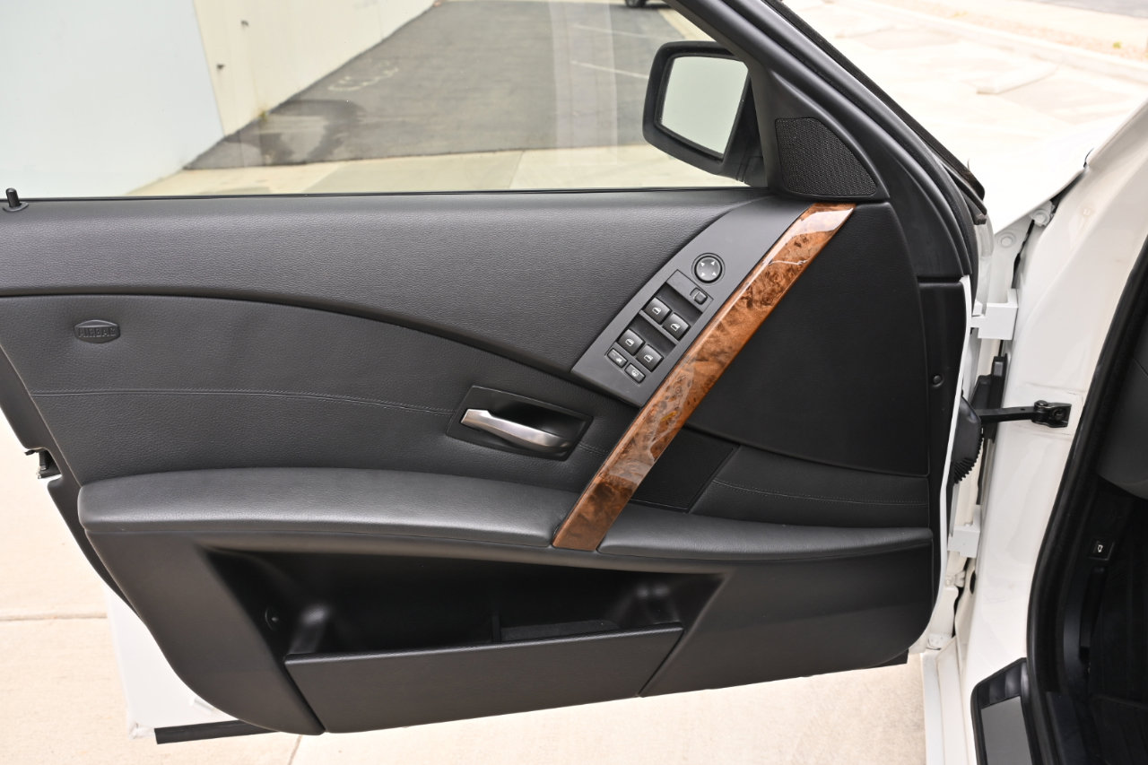 Used 2007 BMW 550i Sedan image 29