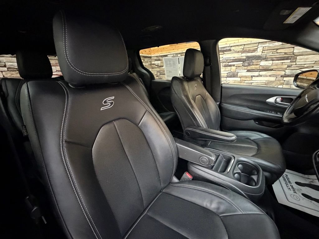 Used 2020 Chrysler Pacifica Touring-L w/ S Appearance Package FWD image 24