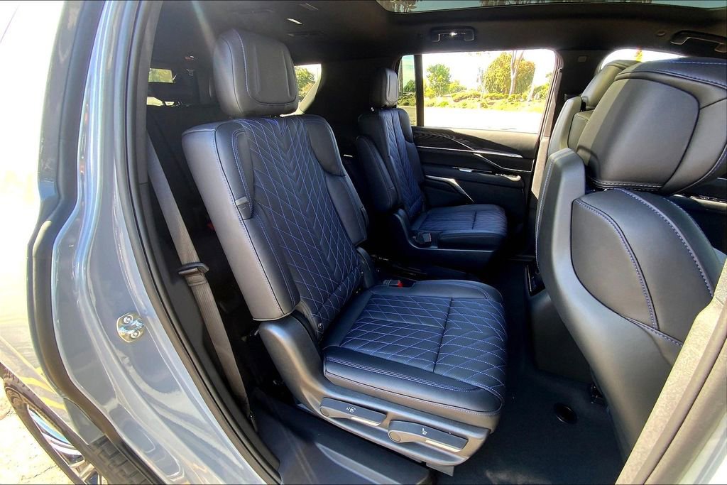 New 2026 Cadillac Escalade IQL Luxury image 32