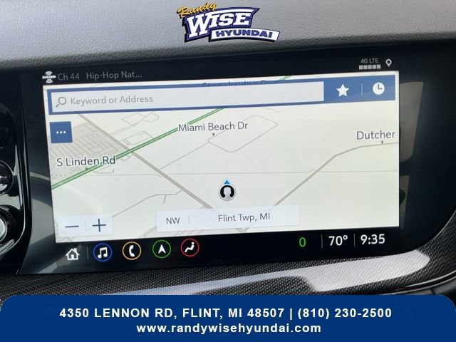 Used 2022 Buick Envision Essence w/ Technology Package I FWD image 3