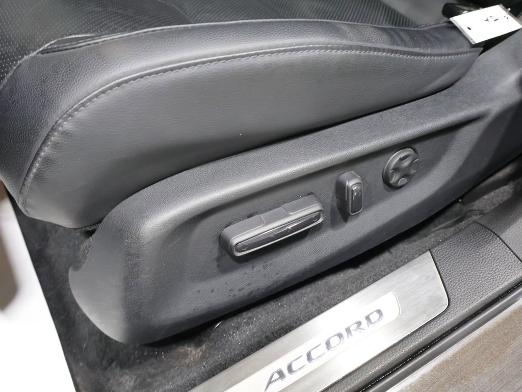 Used 2018 Honda Accord EX-L image 12