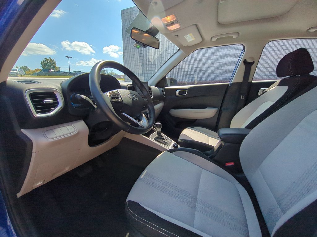 Used 2025 Hyundai Venue SEL FWD image 15