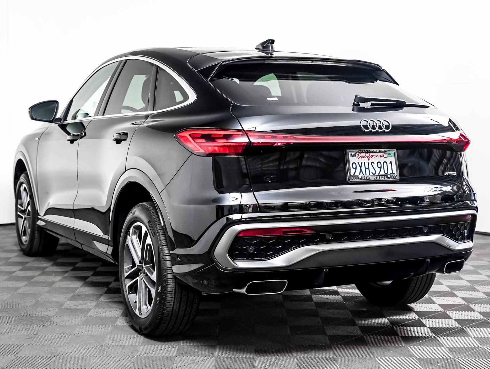 Certified 2026 Audi Q5 Premium AWD/4WD image 2