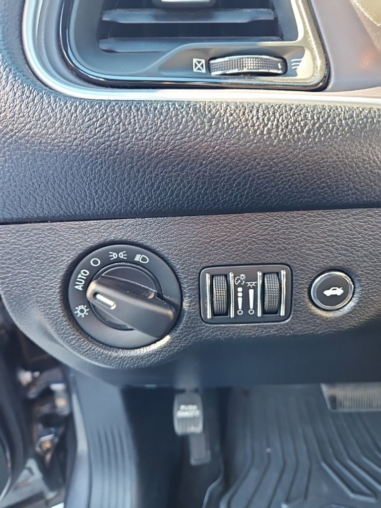 Used 2019 Dodge Challenger SXT RWD image 16